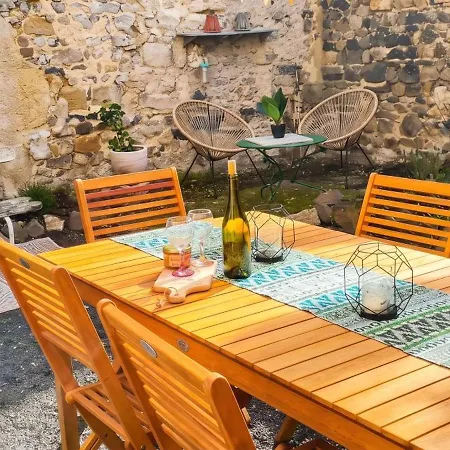 Holiday home Maison Charmante A Avec Jardin Et Patio Fleuri Mauzun