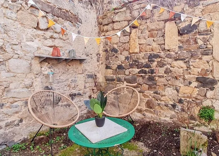 Maison Charmante A Avec Jardin Et Patio Fleuri Mauzun