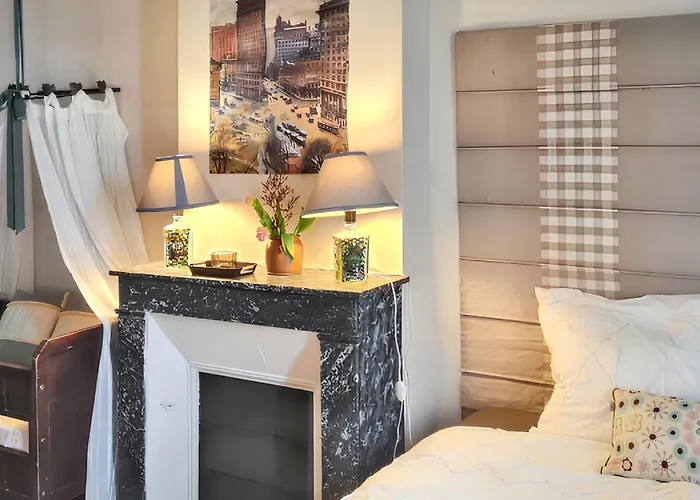 Holiday home Maison Charmante A Avec Jardin Et Patio Fleuri Mauzun